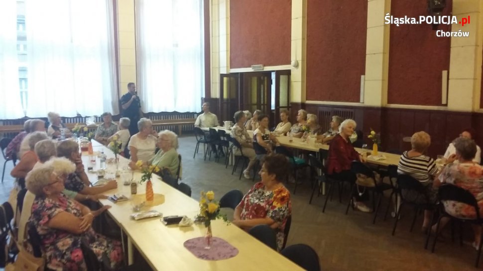 Dzielnicowi rozmawiali z seniorami o bezpieczeństwie