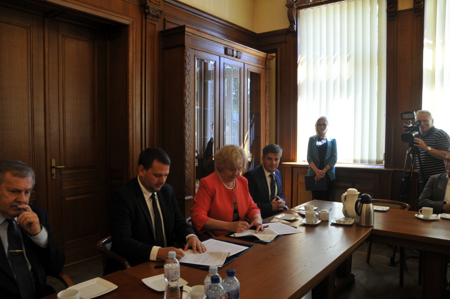 Podpisano umowę dotyczącą budowy centrum przesiadkowego