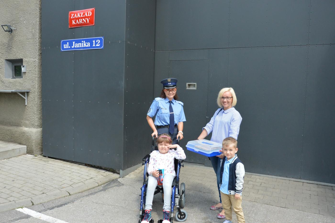 "Serce zza krat" - skazani z Zakładu Karnego pomagaja Oliwce