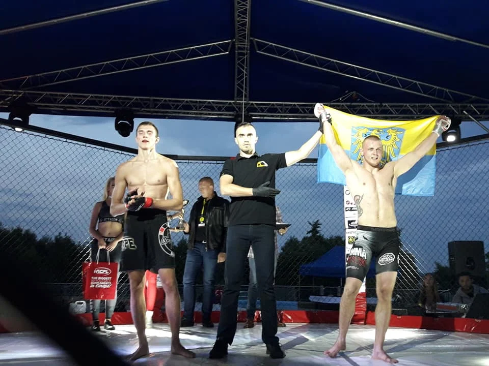 Sukces Kamila Krzewiny i Adama Grunda z KTJ MMA