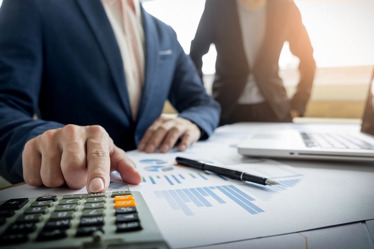 Jak wygląda praca na dwóch etatach?