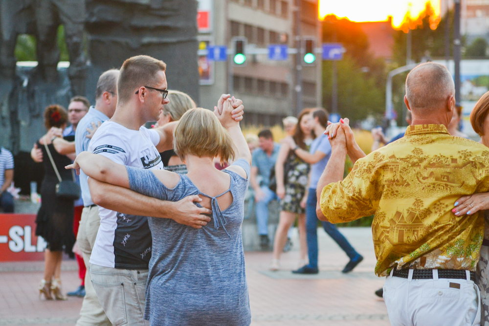 Tango i walc na Rynku [ZDJĘCIA]