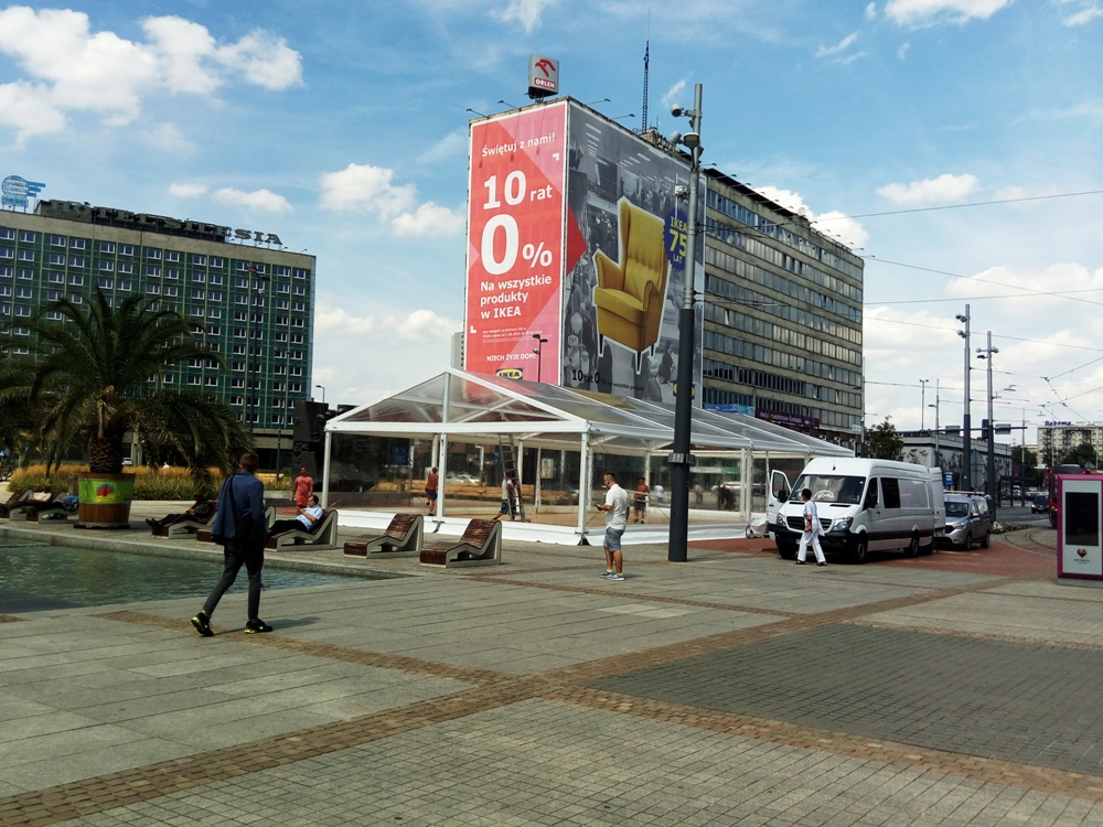 Foliowa stodoła na rynku... co to?