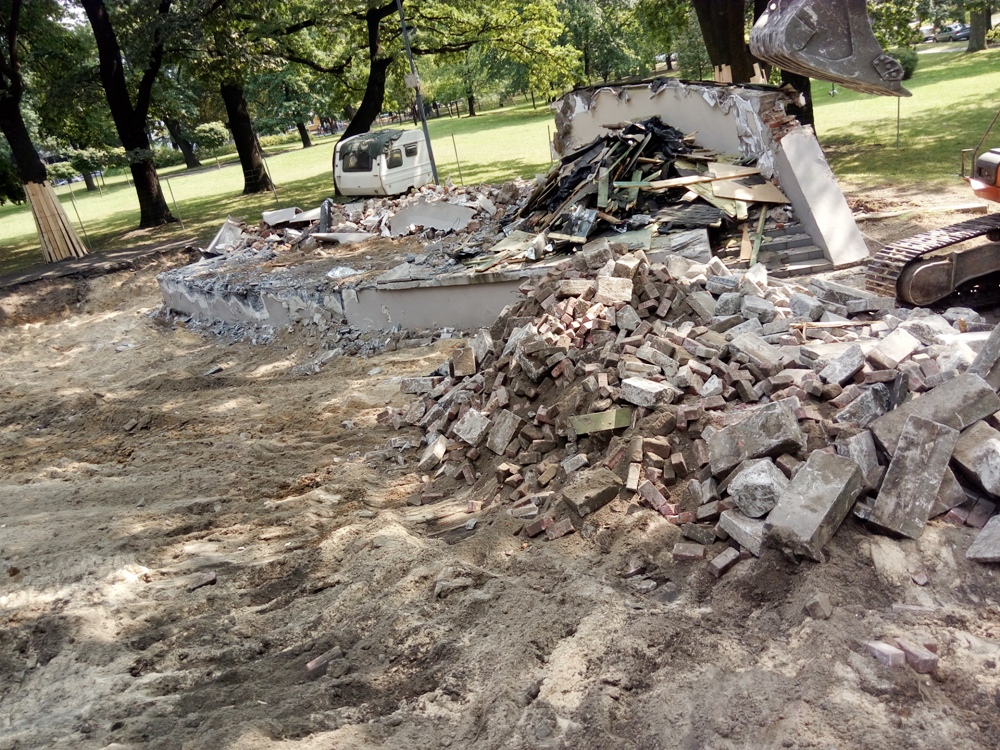 Amfiteatr w Parku Boguckim zburzony