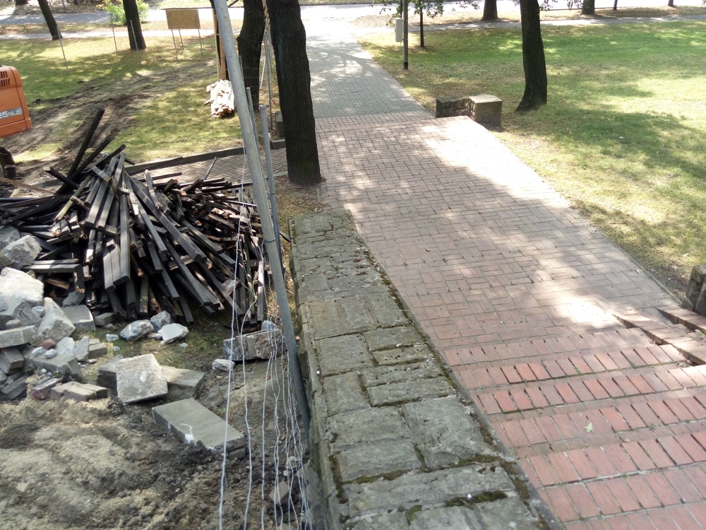 Amfiteatr w Parku Boguckim zburzony