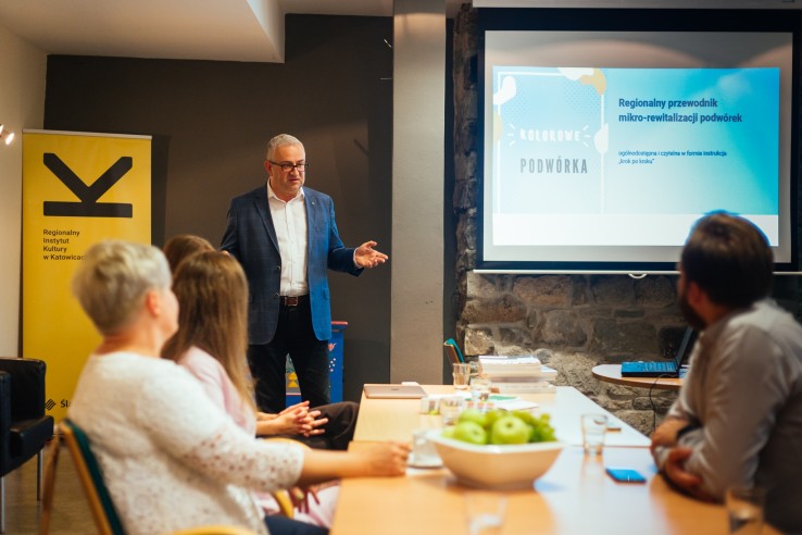 Poradnik mikrorewitalizacji podwórek