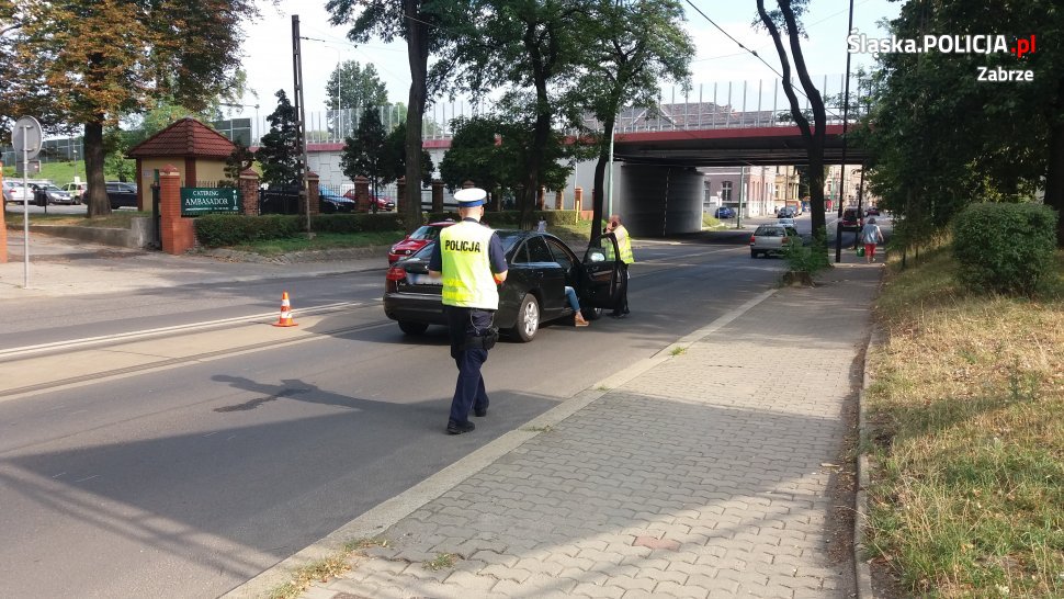 PIjany wbiegł na jezdnię - potrącił go samochód