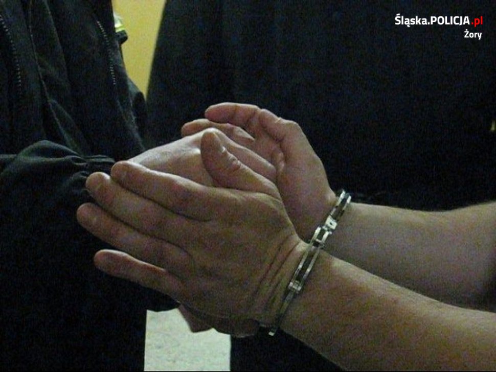 Policjanci po pościgu zatrzymali sprawcę kradzieży laptopa