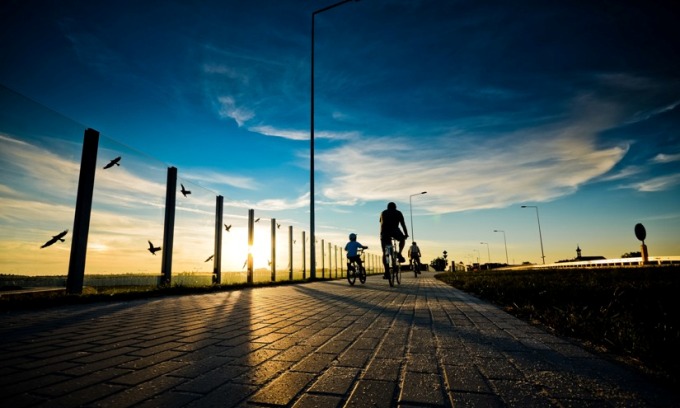 Wiaty rowerowe w Parku Cegielnia i przy Śmieszku