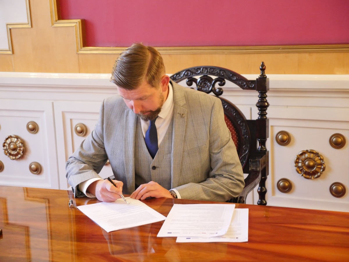 Umowa na remont Pałacu podpisana!