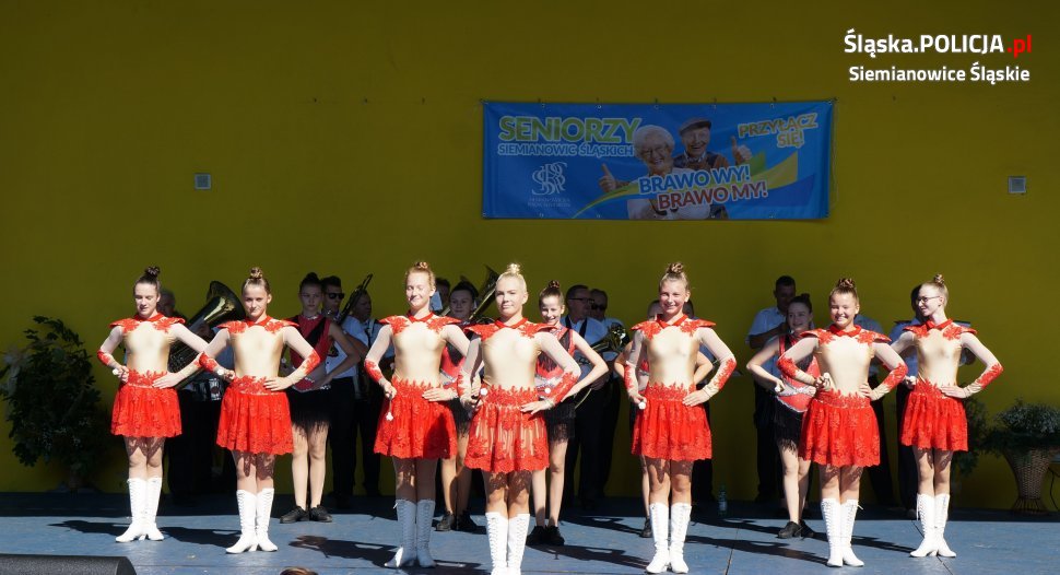 Policjanci zabezpieczali przemarsz seniorów