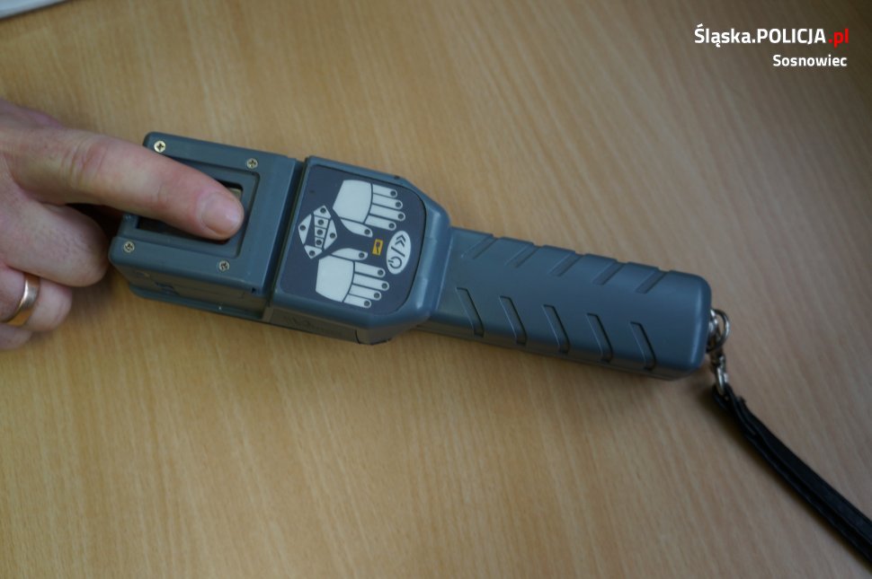 Poszukiwany listem gończym. Podawał się za swojego brata.