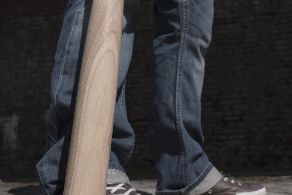 Z kijem bejsbolowym przyszedł po dziecko