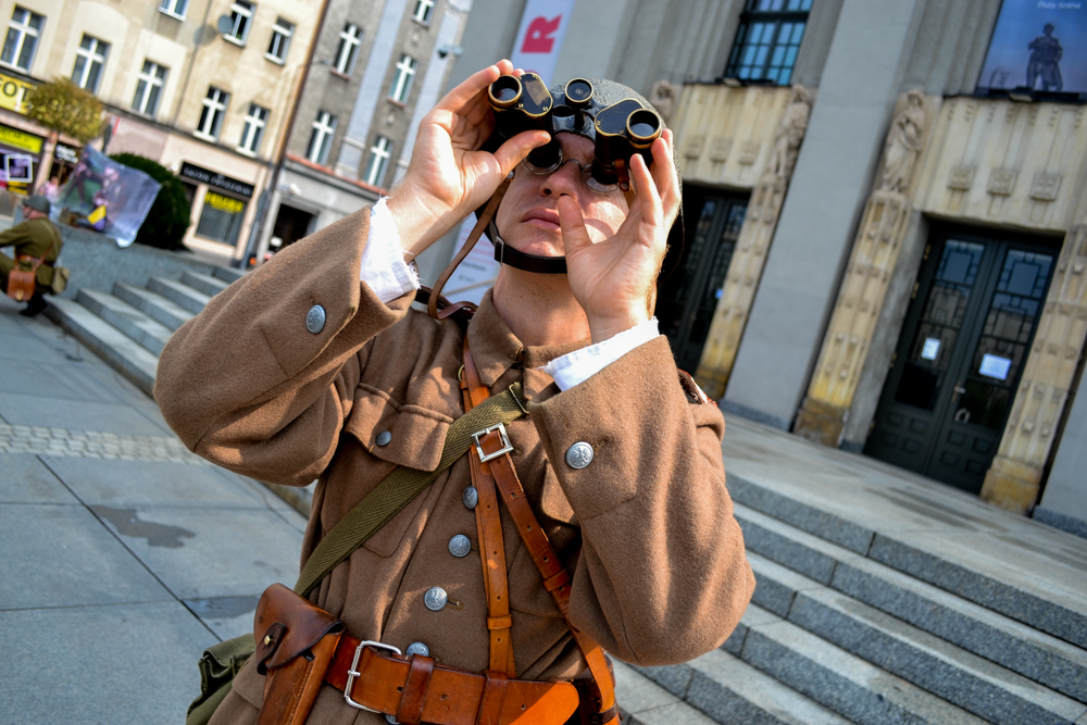79 lat temu wybuchła wojna. Na rynku stanęli żołnierze