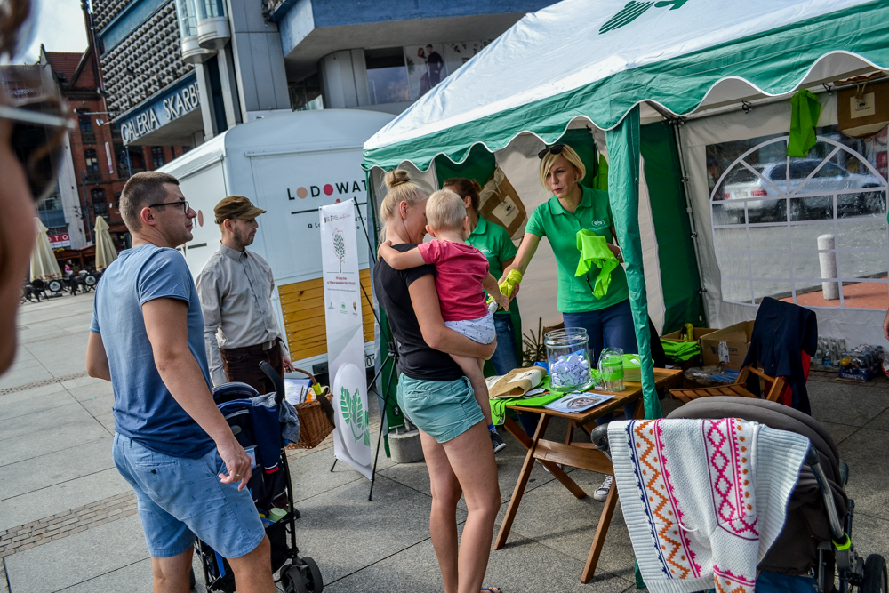 Oddaj śmieci, odbierz drzewko. Akcja na rynku!