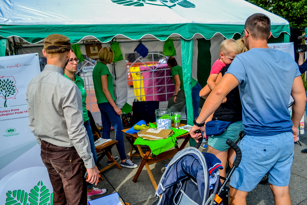 Oddaj śmieci, odbierz drzewko. Akcja na rynku!