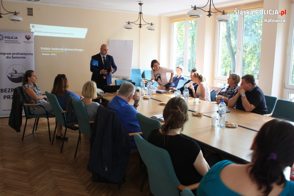 Szkolą pracowników socjalnych z bezpieczeństwa seniorów