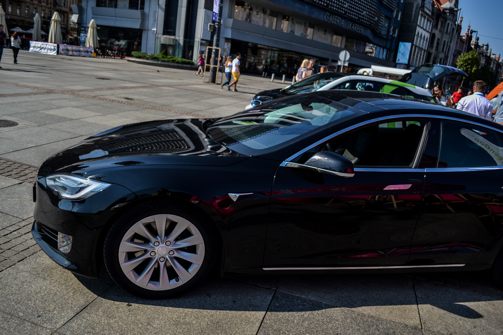 Na rynku stanęły elektryczne pojazdy 2