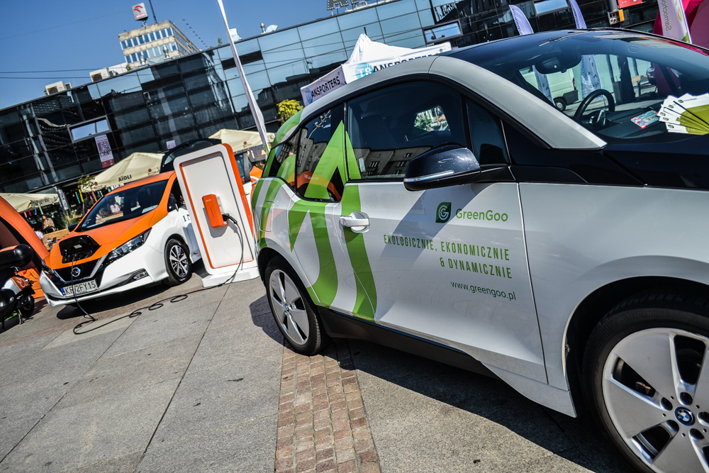 Na rynku stanęły elektryczne pojazdy 5