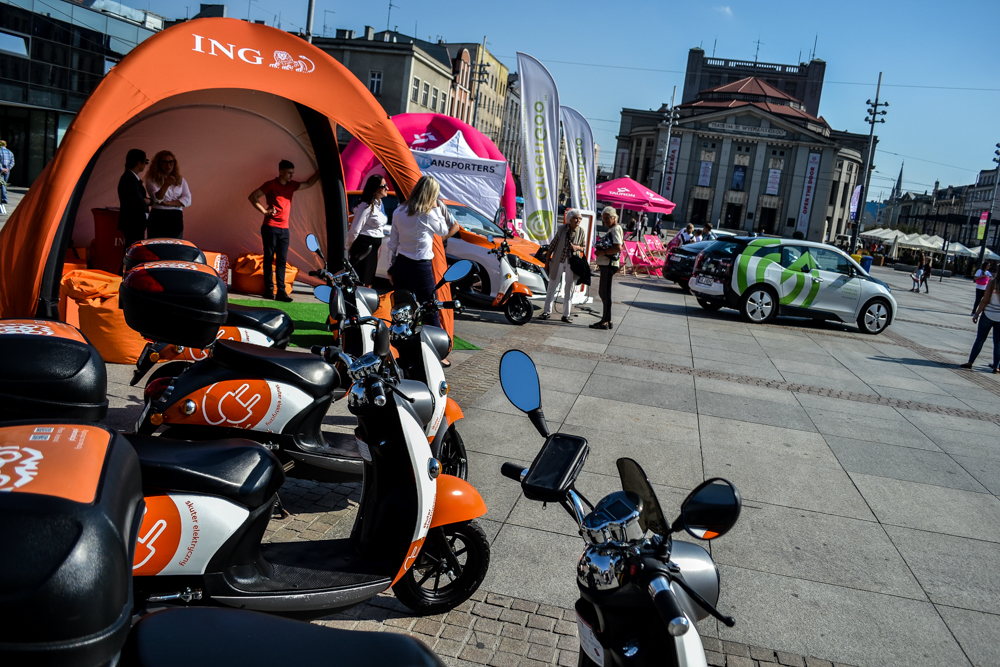 Na rynku stanęły elektryczne pojazdy 19