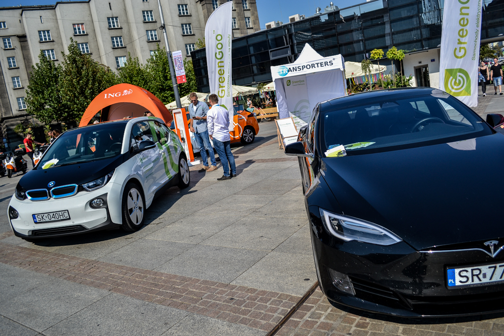 Na rynku stanęły elektryczne pojazdy