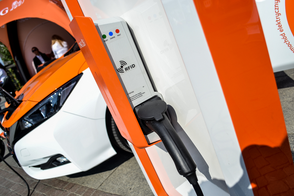 Na rynku stanęły elektryczne pojazdy