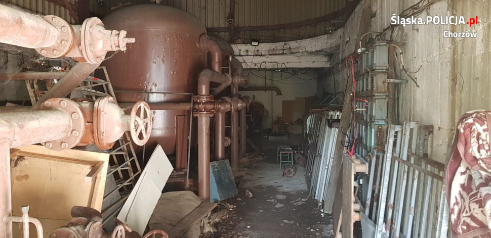 Kradli elementy przepompowni i posiadali narkotyki