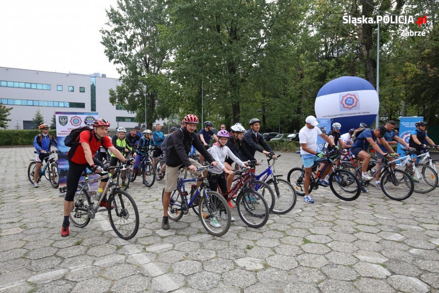Policjanci w "niepodległościowym" rajdzie rowerowym