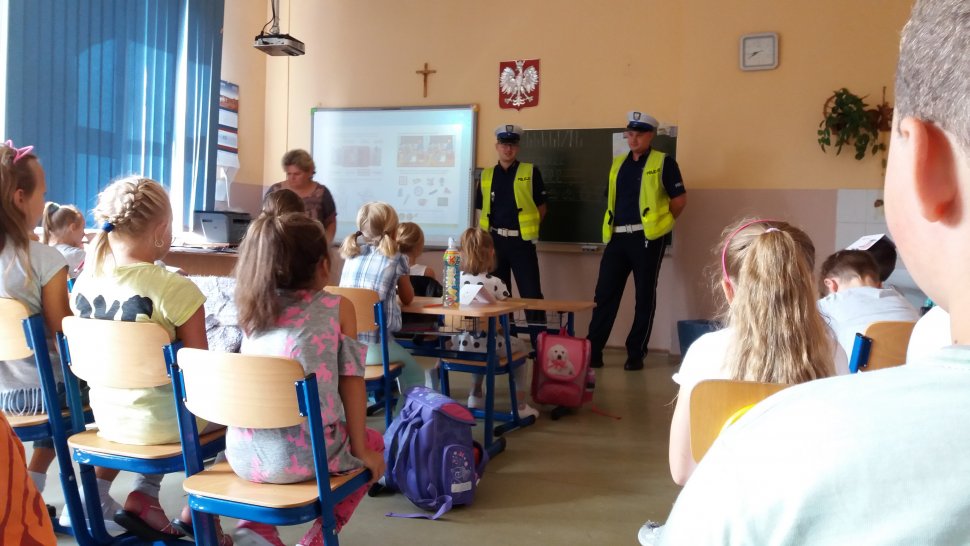 Bezpieczna droga do szkoły - spotkania z policjantami