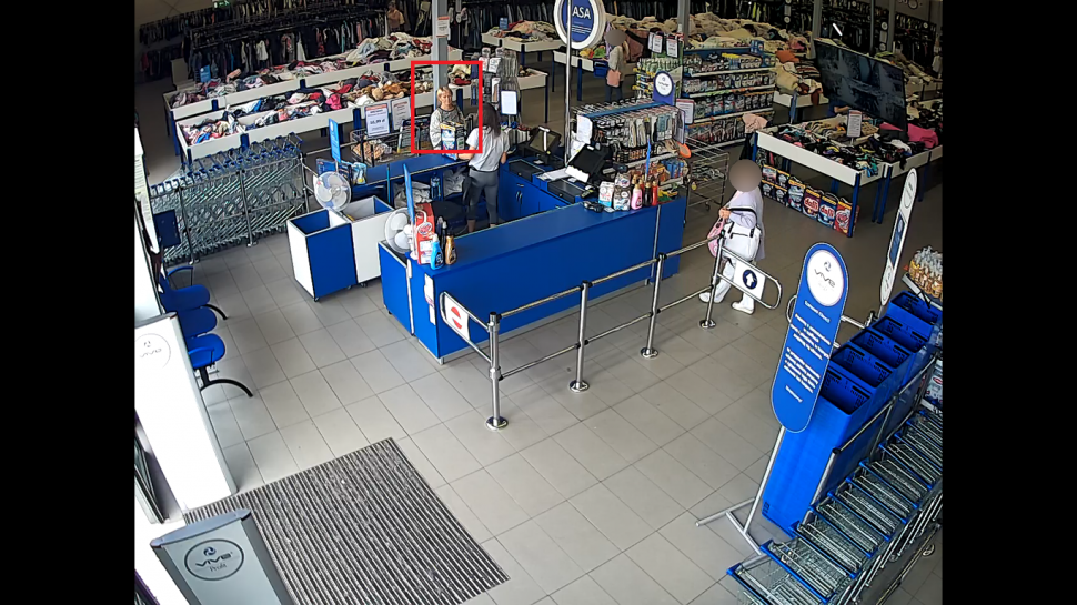 Podejrzana o przywłaszczenie karty bankomatowej. Poznajesz?