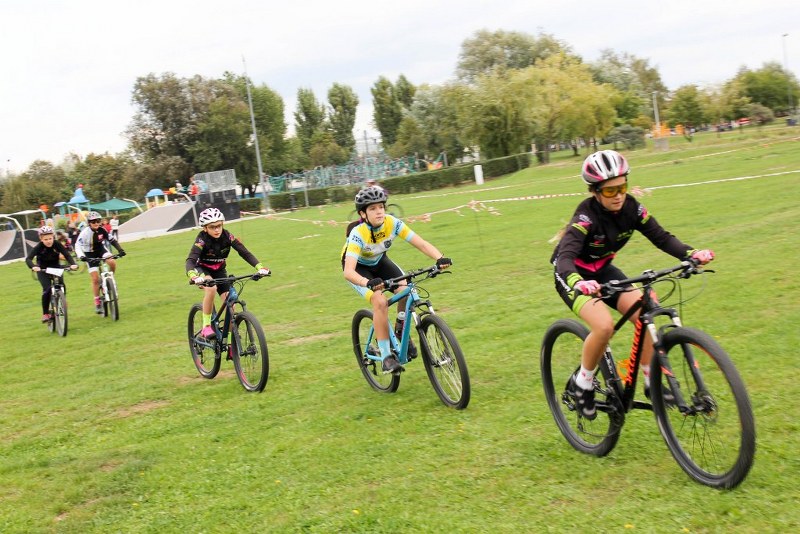 Świetna zabawa i promocja bezpieczeństwa podczas rajdu