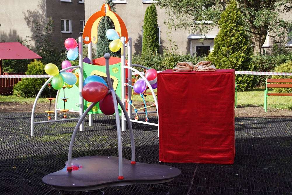 Nowy plac zabaw w MP nr 42 2