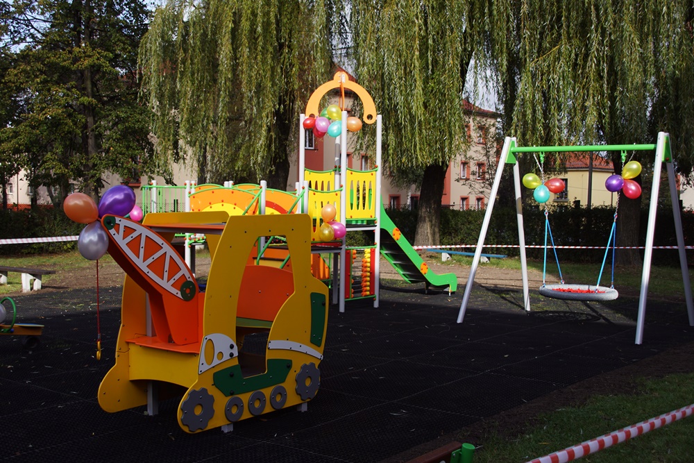 Nowy plac zabaw w MP nr 42 3