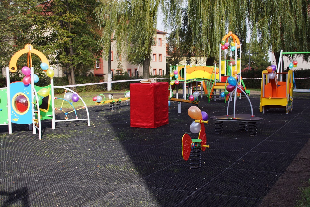 Nowy plac zabaw w MP nr 42 5
