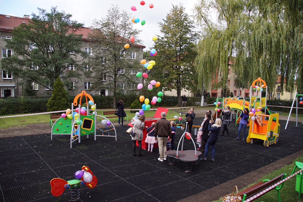 Nowy plac zabaw w MP nr 42 59