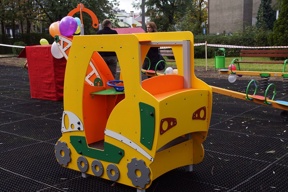 Nowy plac zabaw w MP nr 42 62
