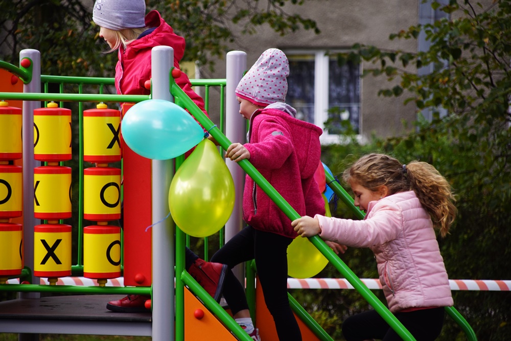 Nowy plac zabaw w MP nr 42 63