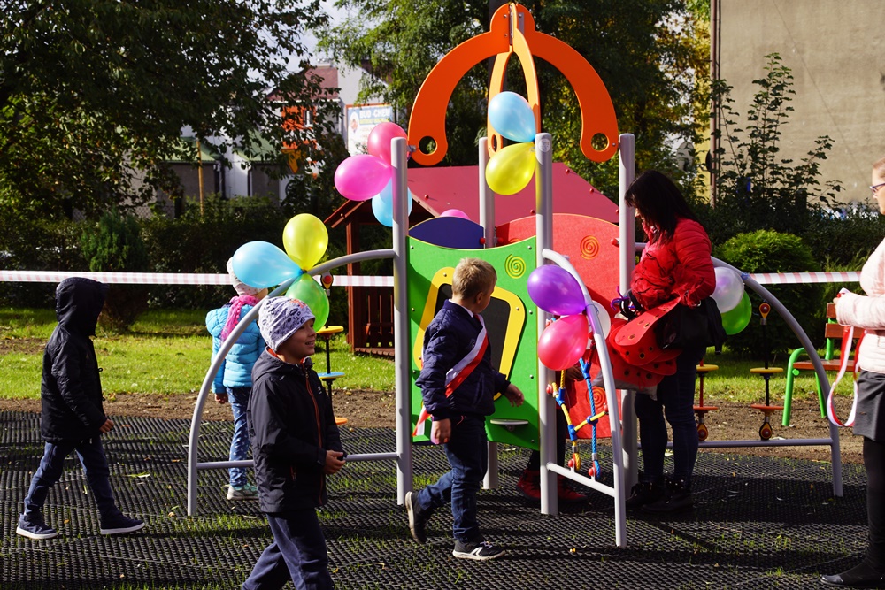 Nowy plac zabaw w MP nr 42 66