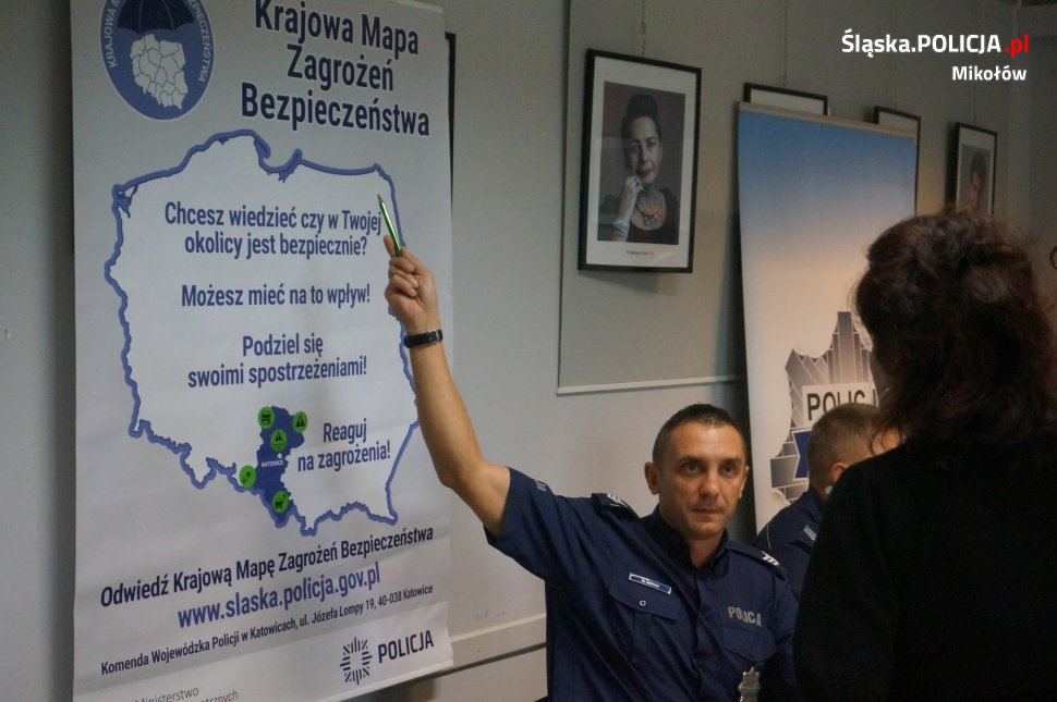 Stróże prawa podczas IV Mikołowskiego Dnia Seniora