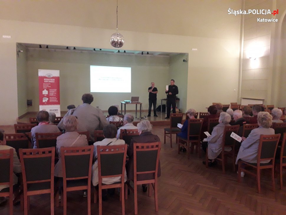 Dzielnicowi na spotkaniu z seniormi
