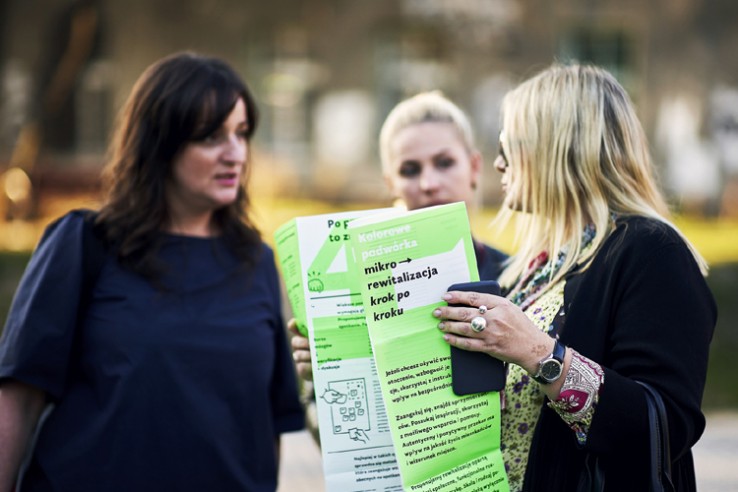 Kolorowe podwórka. Mikro-rewitalizacja krok po kroku