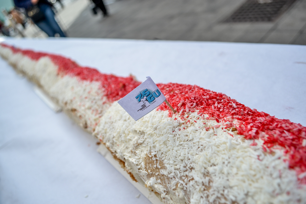 100 metrów ciasta na 100 lat niepodległości [ZDJĘCIA]