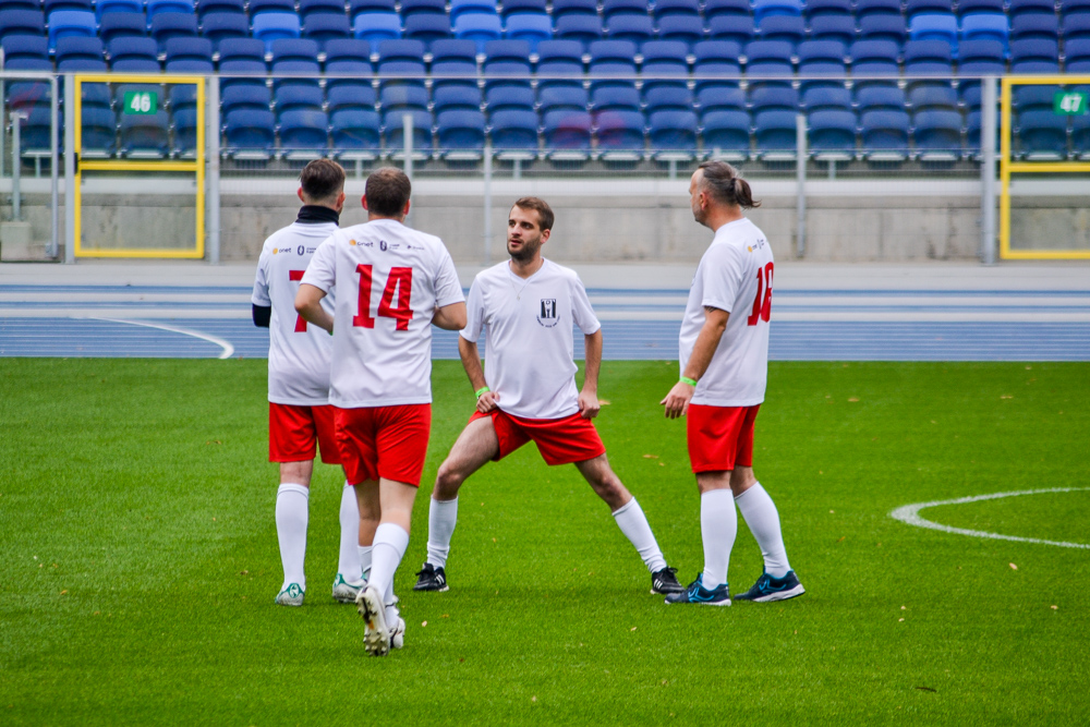 Politycy vs dziennikarze - grali w szczytnym celu [ZDJĘCIA]