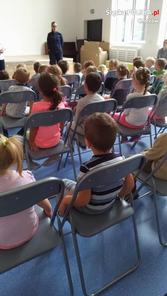 Policjantka u przedszkolaków