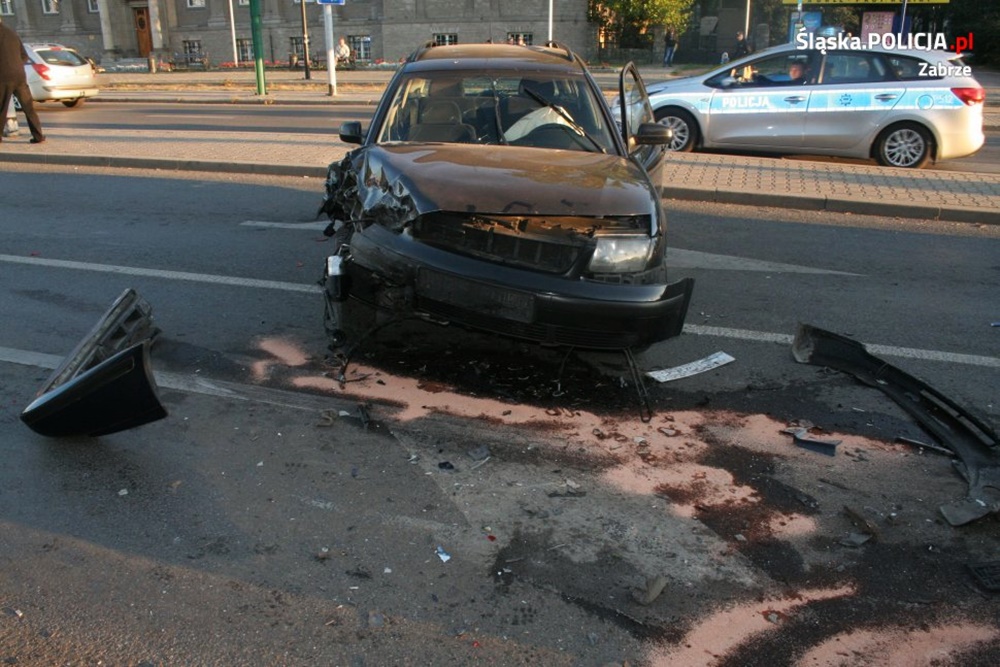 Uciekając przed policją staranował samochody!