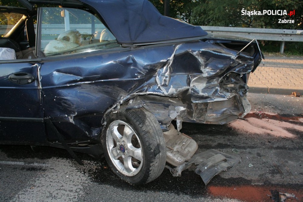 Uciekając przed policją staranował samochody!