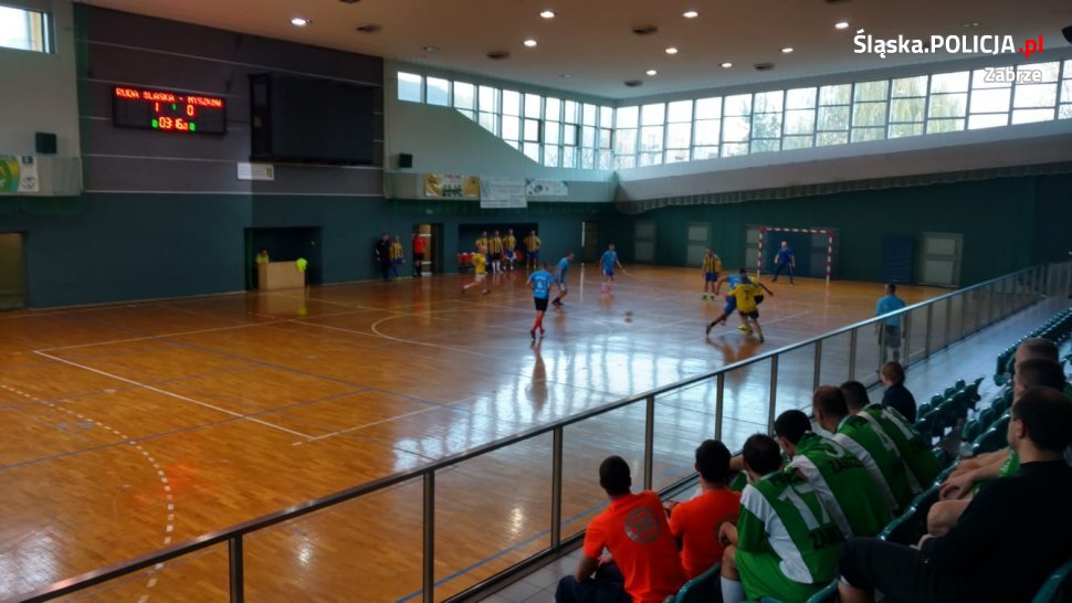 Mundurowi wzięli udział w turnieju halowej piłki nożnej