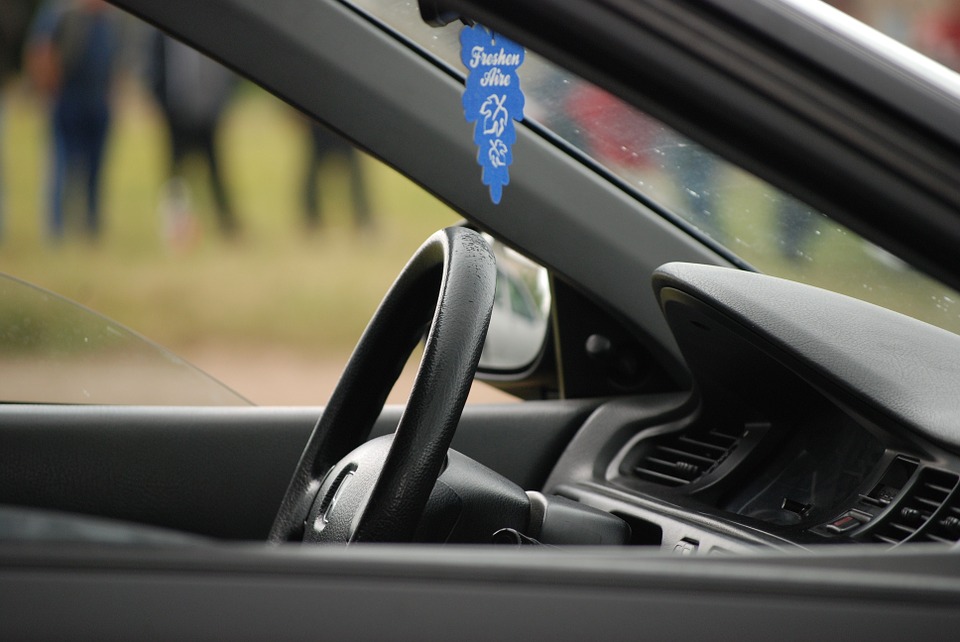 Jechał mercedesem mimo sądowego zakazu