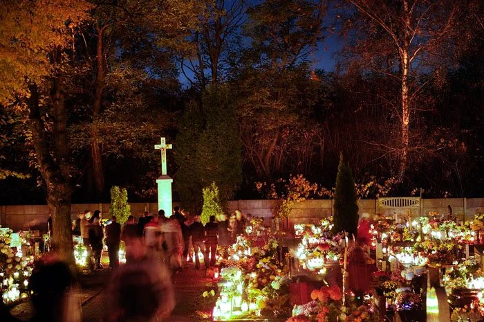 Zaduszki - historia, wierzenia i obchody