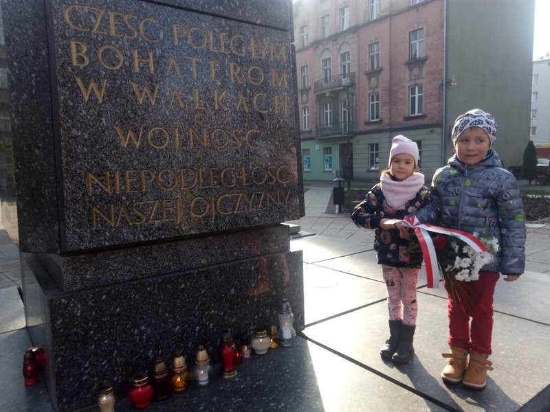 Przedszkolaki dekorowały nas kotylionami